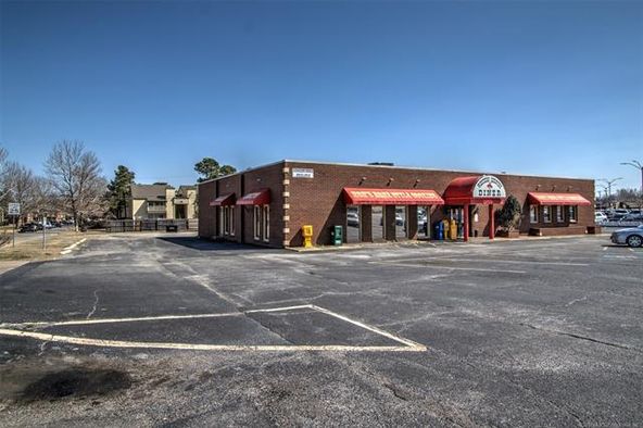 1905 S Sheridan Rd, Tulsa, OK 74112